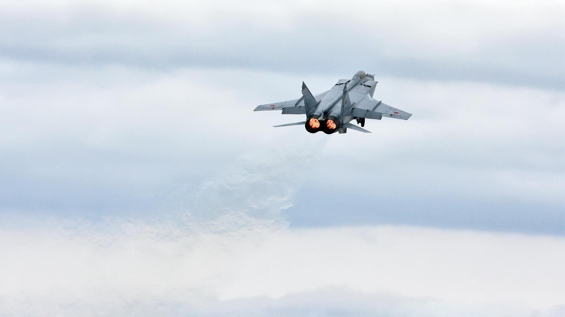 欧洲足球冠军联赛双方矛盾激烈,谁将占据上风?,欧洲足球顶级联赛